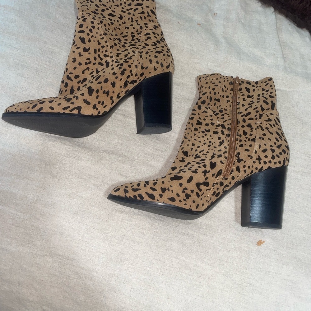 Gibson Latimer Tan and Black Heeled Boots